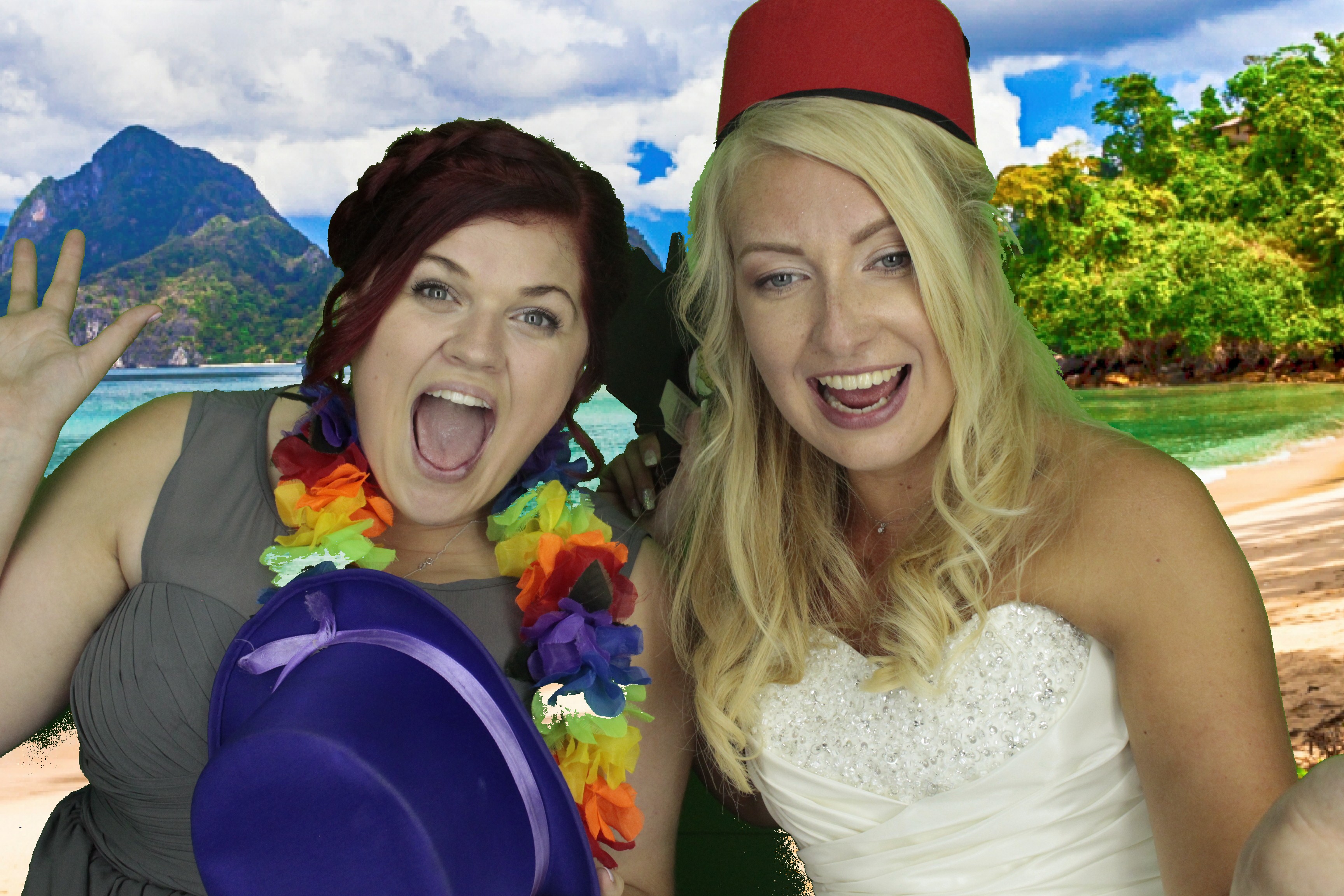 Nikki & Simon | View more photos from the event at gallery.myphotoboothexperience.co.uk/u/MyPhotoBoothExperienceLtd/Nikki-Simon